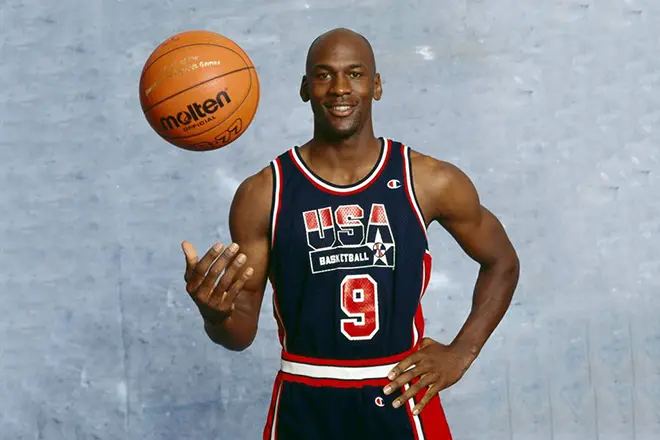 Vergleich der Karrierestatistiken von Michael Jordan mit den Leistungen moderner NBA-Spieler.